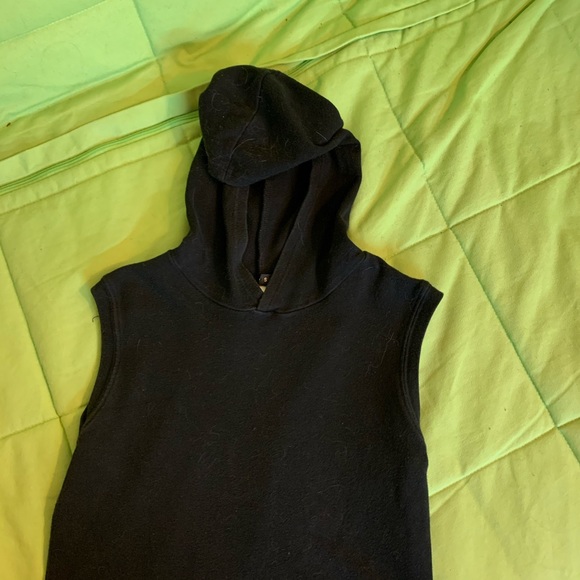 Sleeveless hooded top - Picture 3 of 5